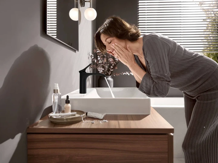 Hansgrohe Vivenis 110 Смеситель для умывальника, черный матовый (75020670) - Фото 3 Hansgrohe Vivenis 110 Смеситель для умывальника, черный матовый (75020670) - изображение 3
