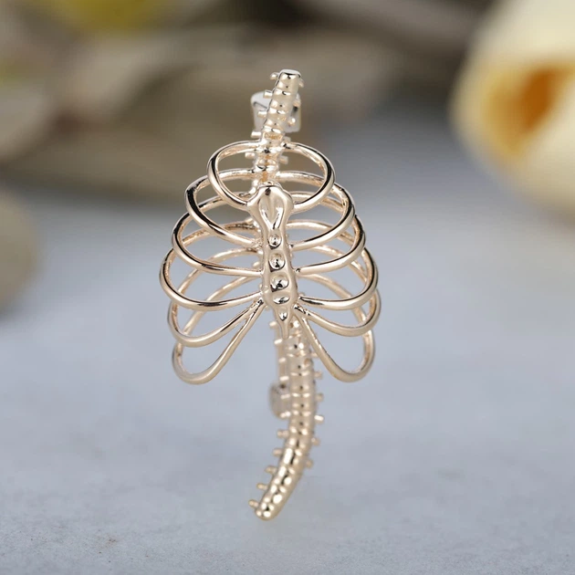 Брошь унисекс BROCHE бижутерия Медицина Анатомия Грудная клетка золотистая BRBF111323 - Фото 4 Брошь унисекс BROCHE бижутерия Медицина Анатомия Грудная клетка золотистая BRBF111323 - изображение 4