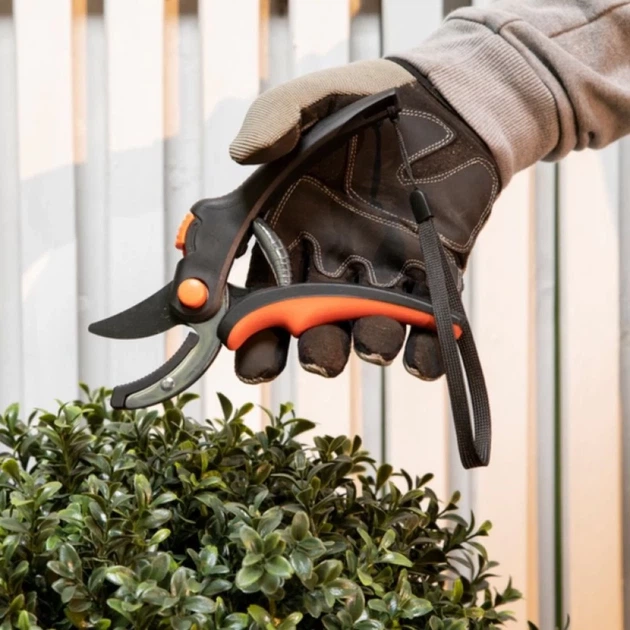 Секатор Black&Decker наковаленчатый садовый для цветов и живой изгороди (871125223417) - Фото 6 Секатор Black&Decker наковаленчатый садовый для цветов и живой изгороди (871125223417) - изображение 6