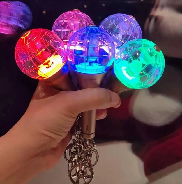 Лайтстик Эйтиз Светящийся Брелок подвеска Lightstick ATEEZ Ver.2 12см Light stick Kpop мини формат - Фото 5 Лайтстик Эйтиз Светящийся Брелок подвеска Lightstick ATEEZ Ver.2 12см Light stick Kpop мини формат - изображение 5