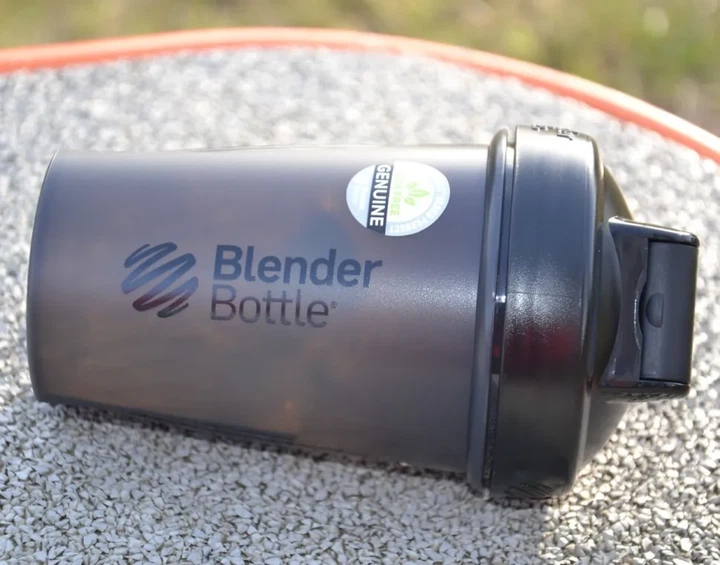 Шейкер спортивний BlenderBottle Original Classic 20oz/590ml Black (PP_Classic 20oz Black) - изображение 5