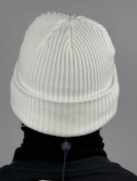 Шапка Moncler с прорезиненным логотипом белого цвета, One size (универсальный размер), Унисекс. - Фото 5 Шапка Moncler с прорезиненным логотипом белого цвета, One size (универсальный размер), Унисекс. - изображение 5