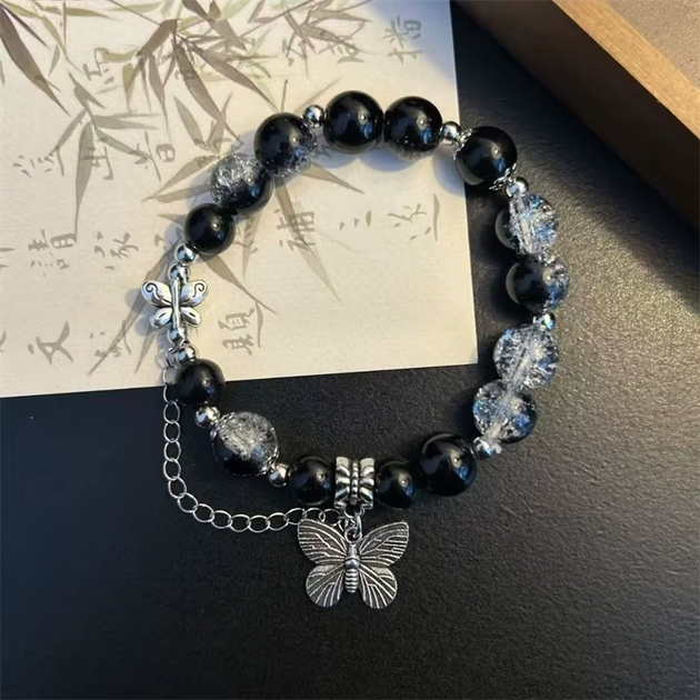Браслет с бабочками и черными акриловыми бусинами шариками Butterfly с подвесками бабочка - Фото 5 Браслет с бабочками и черными акриловыми бусинами шариками Butterfly с подвесками бабочка - изображение 5