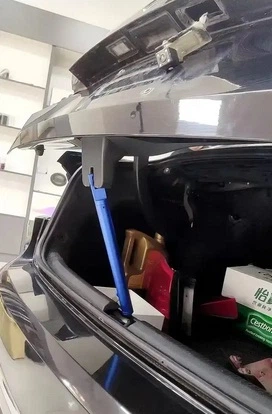 Телескопический упор для фиксации двери, капота, багажника автомобиля во время ремонта - изображение 4