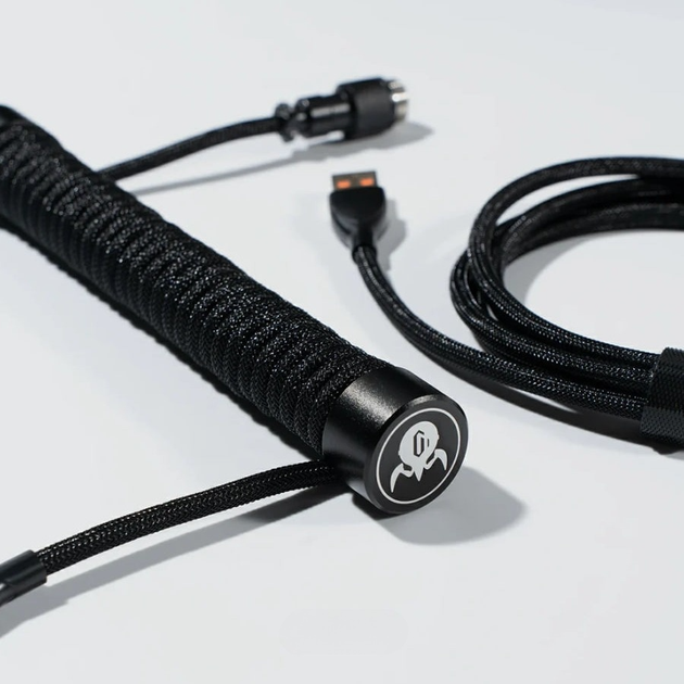 USB кабель GravaStar Coiled Aviator - черный - Фото 3 USB кабель GravaStar Coiled Aviator - черный - изображение 3
