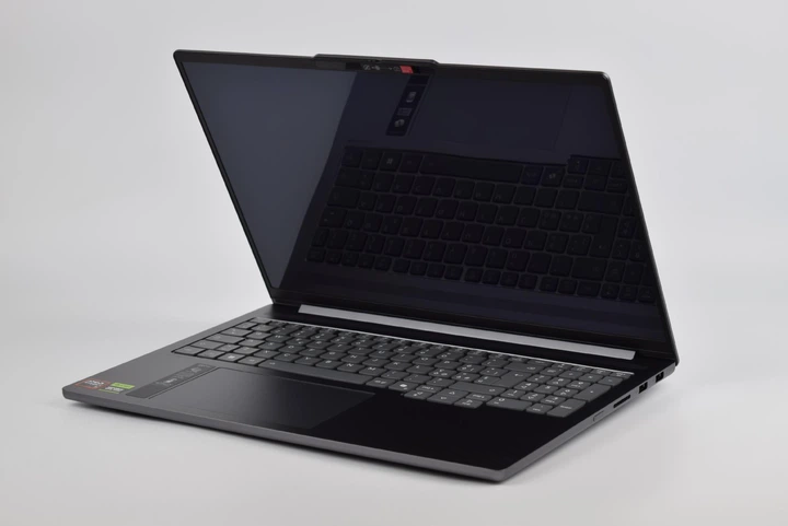 Ігровий ноутбук Lenovo IdeaPad Pro 5 16AKP10 Ryzen AI 7 350 / 32GB / 1TB / RTX 5050 / 16" 2.8K OLED 120Hz - зображення 5