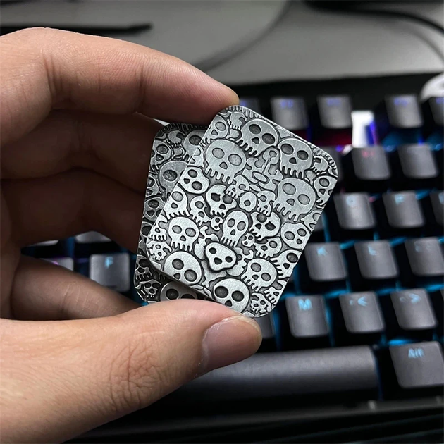 Магнітний слайдер, іграшка-антистрес Poker SKULL металева іграшка фіджет - зображення 4