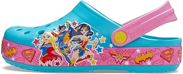 Дитячі крокси для дівчинки Crocs DC Super Hero Band Clog Digital Aqua (25/26, блакитні) - Фото 3 Дитячі крокси для дівчинки Crocs DC Super Hero Band Clog Digital Aqua (25/26, блакитні) - изображение 3