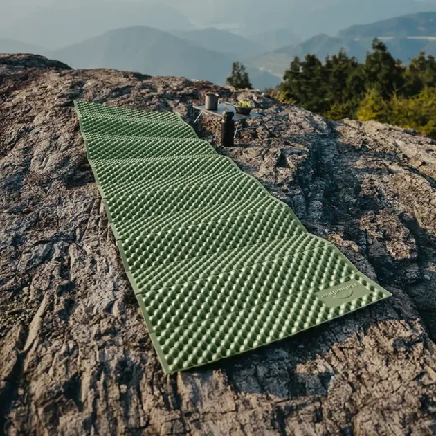 Килимок туристичний складаний одномісний IXPE Naturehike CNK2450WS044 з алюмінієвою плівкою, 195x60x1.8 см, оливковий - зображення 6