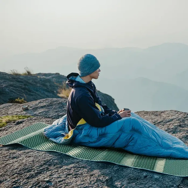 Килимок туристичний складаний одномісний IXPE Naturehike CNK2450WS044 з алюмінієвою плівкою, 195x60x1.8 см, оливковий - зображення 7