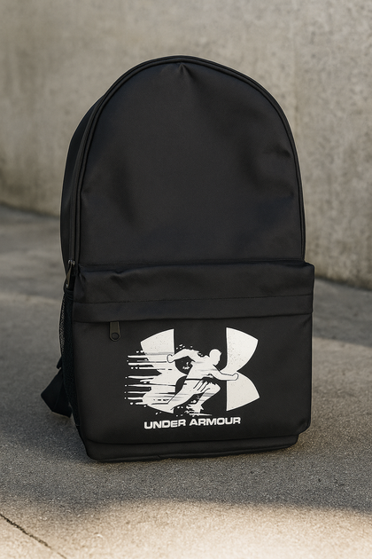 Рюкзак черный Under Armour с большим белым логотипом, 17х43х29 см, 21 литр - Фото 3 Рюкзак черный Under Armour с большим белым логотипом, 17х43х29 см, 21 литр - изображение 3