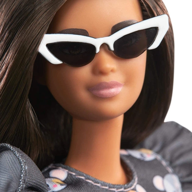 Лялька Барбі Модниця Barbie Fashionistas Doll with Long Brunette Hair Wearing Mouse-Print Dress 140 (GHW54) - Фото 4 Лялька Барбі Модниця Barbie Fashionistas Doll with Long Brunette Hair Wearing Mouse-Print Dress 140 (GHW54) - изображение 4