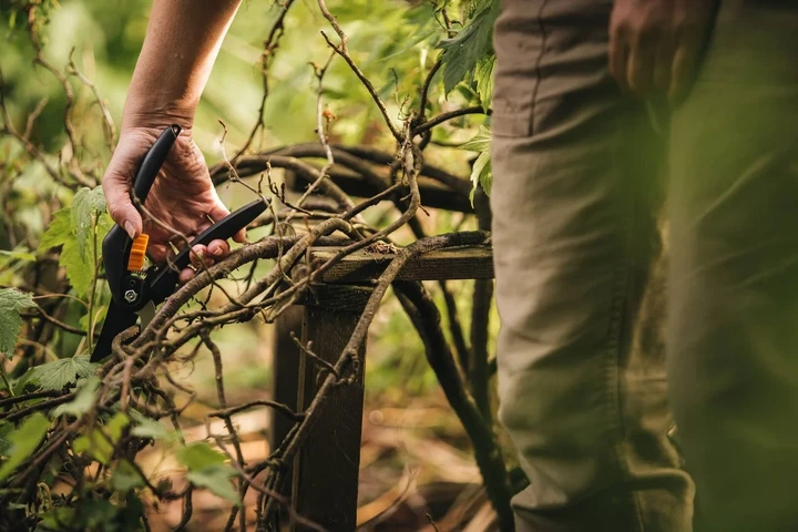 Секатор площинний Fiskars SingleStep P26 (1000567) - зображення 5