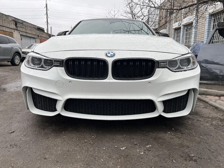 Передний бампер M3 стиль BMW 3 Series F30 F31 2012-2018 (под омыватели / с отверстиями под парктроники) для BMW 3 series F30 2012-2018 (7916) - изображение 2