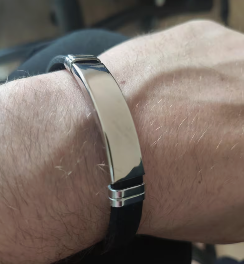 Силіконовий браслет з сріблястою фурніторою з нержавіючої сталі STEEL MARK - Фото 4 Силіконовий браслет з сріблястою фурніторою з нержавіючої сталі STEEL MARK - зображення 4