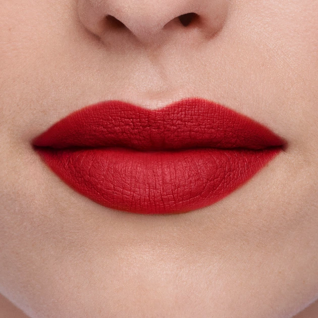 Стойкая матовая помада для губ Bourjois Rouge Velvet Matte Lipstick new 57 Rebelle Red 2.4 г (3616307202534) - Фото 7 Стойкая матовая помада для губ Bourjois Rouge Velvet Matte Lipstick new 57 Rebelle Red 2.4 г (3616307202534) - изображение 7