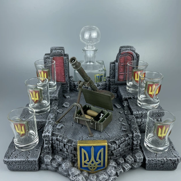 Сувенірний мінібар з моделлю міномета 82 мм з графіном та чарками зі вставками (11359-3) - Фото 2 Сувенірний мінібар з моделлю міномета 82 мм з графіном та чарками зі вставками (11359-3) - зображення 2