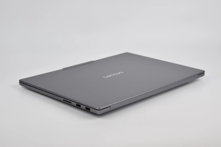Ультрабук Lenovo IdeaPad Pro 5 16AKP10 Ryzen AI 7 350 / 32GB / 1TB / RTX 5050 / 16" 2.8K OLED 120Hz Ноутбук (с1352) - Уцінка - Фото 3 Ультрабук Lenovo IdeaPad Pro 5 16AKP10 Ryzen AI 7 350 / 32GB / 1TB / RTX 5050 / 16" 2.8K OLED 120Hz Ноутбук (с1352) - Уцінка - зображення 3
