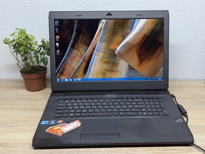 Ноутбук Asus J73J: 17, Intel Corei7-720QM, 8GB DDR3,Radeon HD 5800 1Gb SSD 256Gb+ 500Gb HDD - Б/У - Фото 2 Ноутбук Asus J73J: 17, Intel Corei7-720QM, 8GB DDR3,Radeon HD 5800 1Gb SSD 256Gb+ 500Gb HDD - Б/У - изображение 2