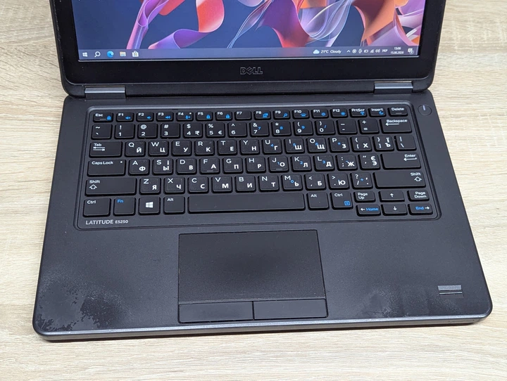 Ноутбук Dell Latitude E5250: 12 , Intel Core i5-5300U,8 GB DDR4, SSD 128Gb - Б/У - Фото 7 Ноутбук Dell Latitude E5250: 12 , Intel Core i5-5300U,8 GB DDR4, SSD 128Gb - Б/У - изображение 7