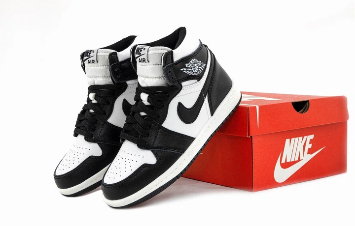 Кроссовки зимние мужские и женские Ni Air Jord 1 Black/White c мехом / Най Джор Ретро черно белые на меху 42 - Фото 5 Кроссовки зимние мужские и женские Ni Air Jord 1 Black/White c мехом / Най Джор Ретро черно белые на меху 42 - изображение 5