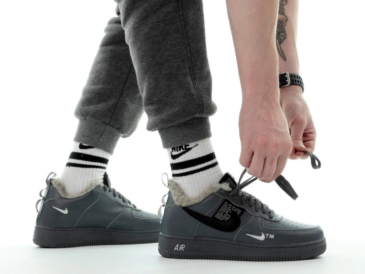 Кроссовки зимние мужские Ni Air Force 1 gray с мехом / кеды Най аир Форс 1 серые на меху 45 - Фото 7 Кроссовки зимние мужские Ni Air Force 1 gray с мехом / кеды Най аир Форс 1 серые на меху 45 - изображение 7