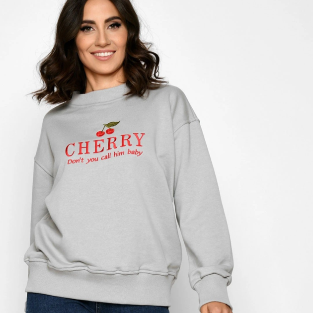 Женский серый свитшот с вышивкой Cherry SV-6906-32 размер S - Фото 4 Женский серый свитшот с вышивкой Cherry SV-6906-32 размер S - изображение 4