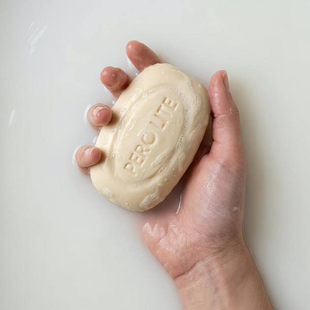 Мыло очищающее с бензоил пероксидом Перолайт PEROLITE Benzoyl Peroxide Antibacterial and Pimple Care Soap 75 г - зображення 4