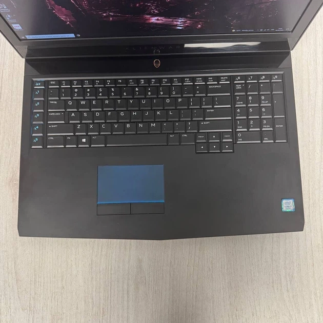 Игровой ноутбук Б-класс Dell Alienware 17 R4 / 17.3" (1920x1080) IPS / Intel Core i7-7700HQ (4 (8) ядер по 2.80 - 3.8 GHz) / 8 GB DDR4 / 256 GB SSD / nVidia GeForce GTX 1050 Ti, 2 GB GDDR5, 128-bit / WebCam б/у - Фото 3 Игровой ноутбук Б-класс Dell Alienware 17 R4 / 17.3" (1920x1080) IPS / Intel Core i7-7700HQ (4 (8) ядер по 2.80 - 3.8 GHz) / 8 GB DDR4 / 256 GB SSD / nVidia GeForce GTX 1050 Ti, 2 GB GDDR5, 128-bit / WebCam б/у - изображение 3