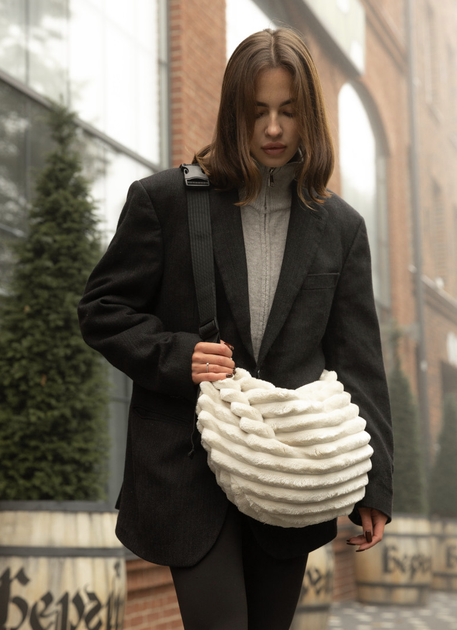 Жіноча сумка Sambag HOBO Bag-glove з внутрішніми кишенями та утепленими боковими кишенями з тканини молочна - Фото 4 Жіноча сумка Sambag HOBO Bag-glove з внутрішніми кишенями та утепленими боковими кишенями з тканини молочна - зображення 4