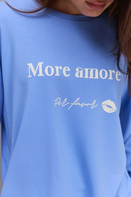 Жіночий лонгслів оверсайз блакитний з принтом more amore Arjen 35626, розмір універсальний - Фото 2 Жіночий лонгслів оверсайз блакитний з принтом more amore Arjen 35626, розмір універсальний - зображення 2