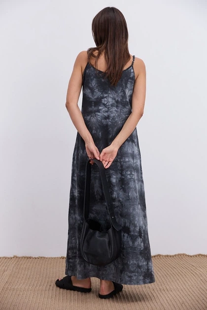 Длинное летнее платье на тонких бретелях черное с эффектом tie-dye Arjen 22077, размер S - изображение 4
