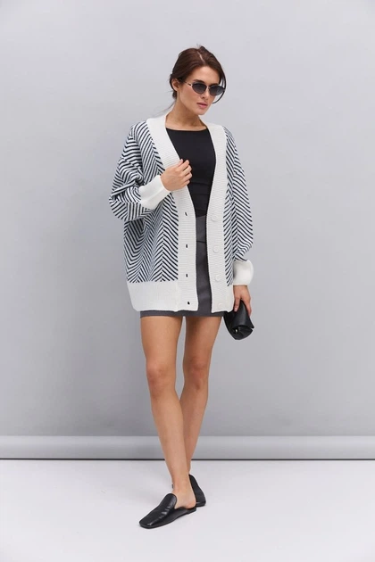 Вязаный женский кардиган oversize молочный с синим узором «елочка» Arjen 102287, размер универсальный, код цвета 111841 - Фото 8 Вязаный женский кардиган oversize молочный с синим узором «елочка» Arjen 102287, размер универсальный, код цвета 111841 - изображение 8