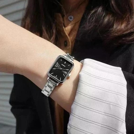 Жіночий годинник Casio LTP-V009D-1E чорний 30 м - зображення 4