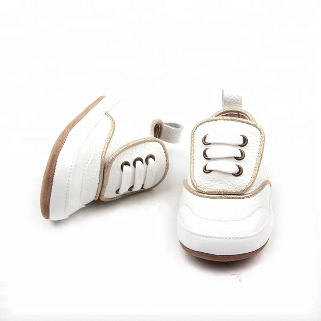 Дитячі кросівки BottiLion Casual Shoes з натуральноі шкіри на липучці , антиковзна підошва, внутрішня устілка 12,5 см ( 1,5-2 роки) , білі з золотистим кантом - изображение 4