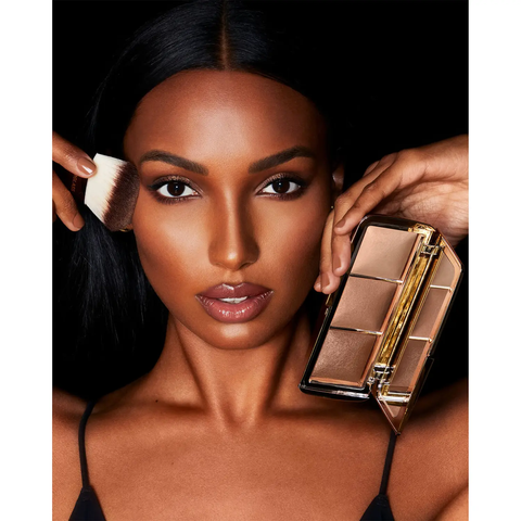 Палетка для лица Hourglass Ambient Lighting Palette Volume 2 - Фото 4 Палетка для лица Hourglass Ambient Lighting Palette Volume 2 - изображение 4
