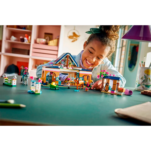 Конструктор LEGO Friends Конная стайня и академия верховой езды 735 деталей (42688) - изображение 7
