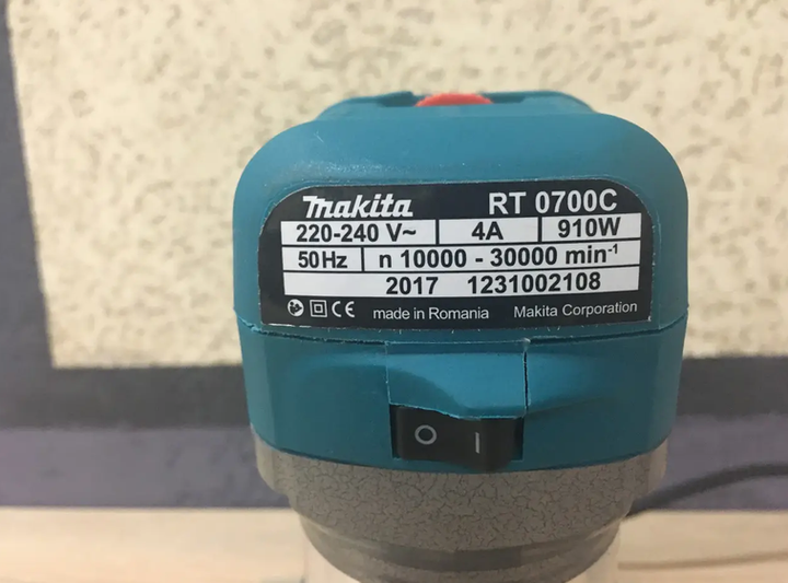 Фрезер Makita 910 Вт фрезерна машина мережева цанги 6 8 мм 10000 30000 об хв ручний кромковий занурювальний для дерева пластику пазів кромок профілів отворів різьблення з регулюванням швидкості 2 базами - зображення 7