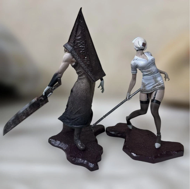 Колекційна екшн-фігурка Пірамідоголова з Сайлент Хілл/Pyramid Head Silent Hill 2 Red Pyramid Thing Stature 22 см з мечем - зображення 9