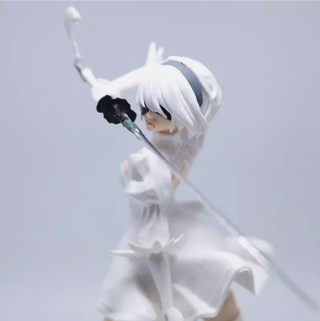 Фигурка коллекционная NieR: Automata YoRHa 2B (Ниер Автомата 2B) Аниме фигурка девушки-андроида с мечом на подставке, белый костюм - изображение 5