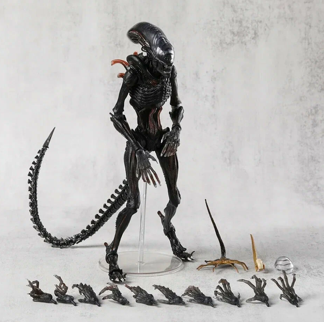 Фигурка Alien Romulus Scorched Xenomorph 25 см — Коллекционная игрушка-монстр Чужой Ромул в подарочной упаковке - изображение 3