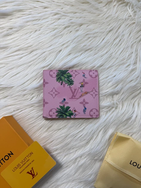 Гаманець Louis Vuitton (LV) 11 х 9.7 см рожевий з шкіри ПВХ (sgr-cfk-plz) - Фото 2 Гаманець Louis Vuitton (LV) 11 х 9.7 см рожевий з шкіри ПВХ (sgr-cfk-plz) - зображення 2