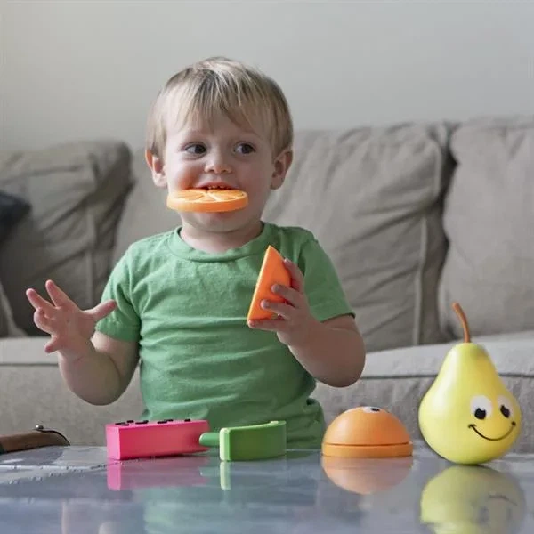 Игровой набор Fat Brain Toys Веселые фрукты разноцветные 27х13х15 см из силикона - изображение 6