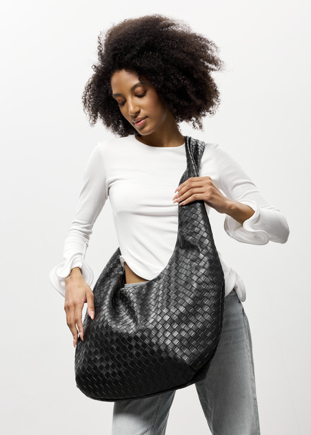 Велика плетена жіноча сумка-хобо Sambag HOBO WEAVE для ноутбука 15" з екошкіри Чорна - Фото 12 Велика плетена жіноча сумка-хобо Sambag HOBO WEAVE для ноутбука 15" з екошкіри Чорна - зображення 12