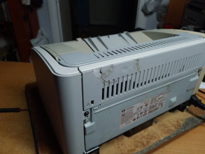 Принтер Б-класс HP LaserJet P1005 Printer / Лазерная монохромная печать / 600x600 dpi / A4 / 15 стр/мин / USB 2.0 б/у - Фото 5 Принтер Б-класс HP LaserJet P1005 Printer / Лазерная монохромная печать / 600x600 dpi / A4 / 15 стр/мин / USB 2.0 б/у - изображение 5