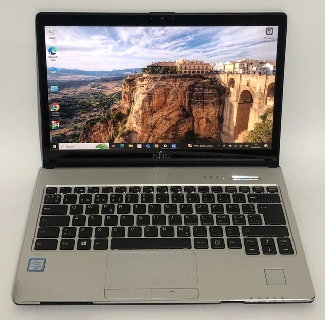 Ультрабук Б-клас Fujitsu LifeBook / 13.3" IPS Touch / Core i5-6300U (2(4) ядра по 2.4-3 GHz) / 8GB DDR4 / 256GB SSD / HD Graphics 520 / WebCam / HDMI б/в - зображення 4