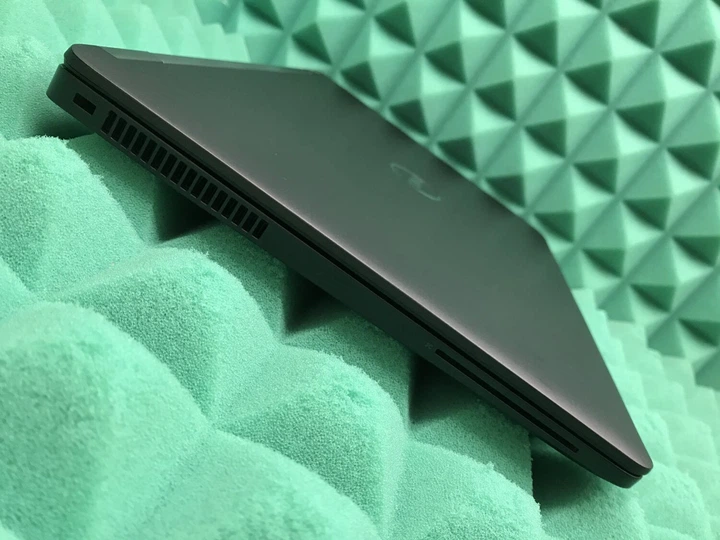 Ультрабук Б-класс Dell Latitude E7470 / 14" (1920x1080) IPS / Intel Core i5-6300U (2 (4) ядра по 2.4 - 3.0 GHz) / 8 GB DDR4 / 256 GB SSD / Intel HD Graphics 520 / WebCam / HDMI / miniDP / Windows 10 лицензия б/у - Фото 13 Ультрабук Б-класс Dell Latitude E7470 / 14" (1920x1080) IPS / Intel Core i5-6300U (2 (4) ядра по 2.4 - 3.0 GHz) / 8 GB DDR4 / 256 GB SSD / Intel HD Graphics 520 / WebCam / HDMI / miniDP / Windows 10 лицензия б/у - изображение 13