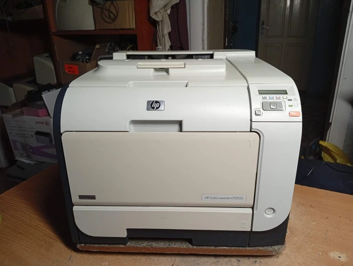 Принтер HP Color LaserJet CP2025 / Лазерная цветная печать / 600x600 dpi / A4 / 20 стр. мин / USB 2.0 б/у - изображение 2