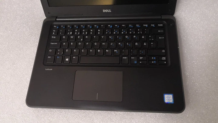 Ноутбук Dell Latitude E3380 / 13.3" (1366x768) TN / Intel Core i3-6006U (2 (4) ядра по 2.0 GHz) / 8 GB DDR4 / 240 GB SSD / Intel HD Graphics 520 / WebCam б/в - зображення 6