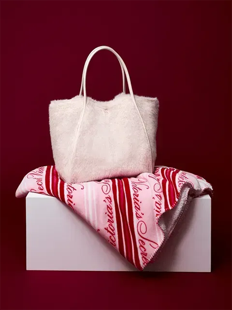 Плед Victoria's Secret Holiday Cozy Plush Blanket - Фото 3 Плед Victoria's Secret Holiday Cozy Plush Blanket - изображение 3